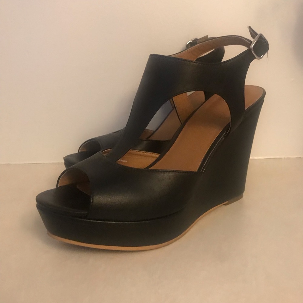 Black BP brand wedges with a modern design💓💓💘👑 - Picture 3 of 6